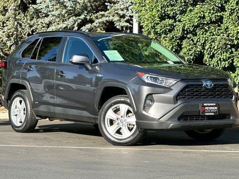 Used 2020 Toyota RAV4 XLE image 2