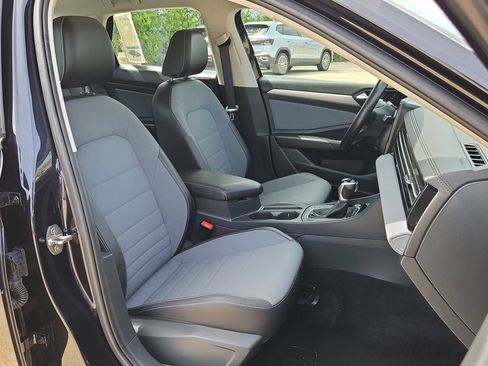 Used 2025 Volkswagen Jetta SE FWD image 31