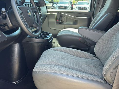 Certified 2025 Chevrolet Express 3500 LT w/ LT Preferred Equipment Group RWD image 13