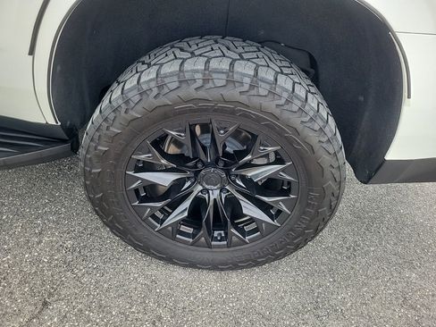 Used 2023 Chevrolet Tahoe Premier RWD image 10