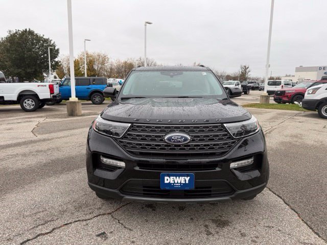 Used 2024 Ford Explorer XLT w/ Equipment Group 202A AWD/4WD image 2