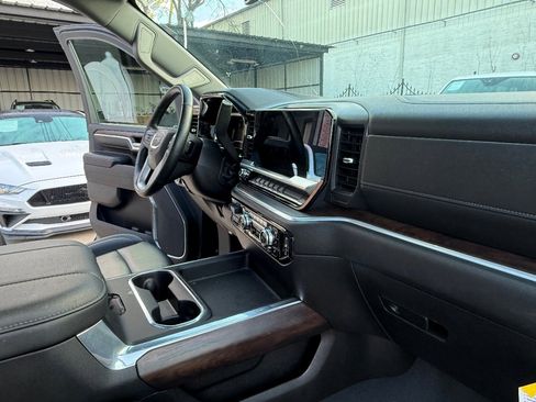 Used 2024 GMC Sierra 3500 SLT w/ SLT Premium Package image 22