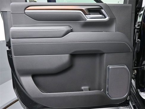 New 2025 GMC Sierra 2500 Denali w/ Denali Reserve Package image 14