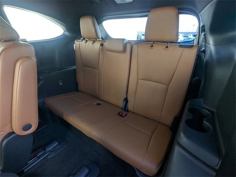 Used 2023 Toyota Highlander Platinum image 16