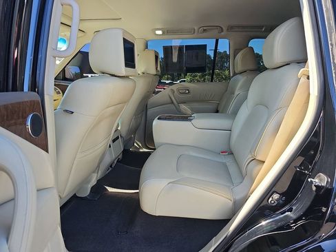 Used 2017 INFINITI QX80 4WD w/ Driver Assistance Package image 14