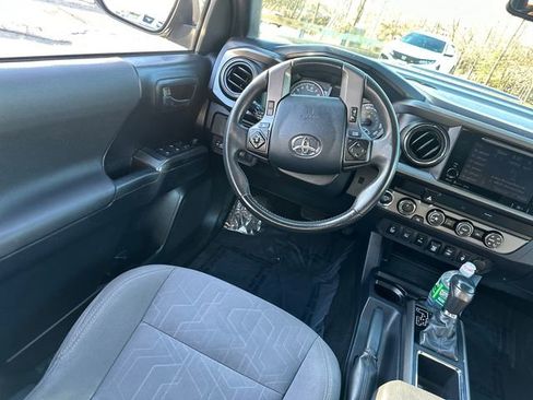 Used 2019 Toyota Tacoma TRD Sport w/ Technology Package image 18