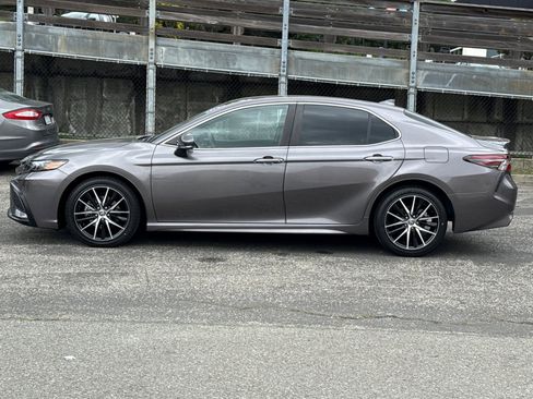 Used 2023 Toyota Camry SE image 7