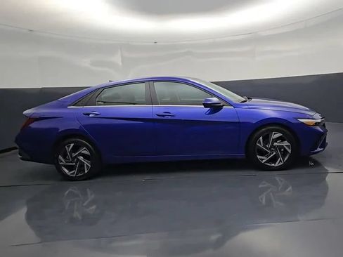 Used 2025 Hyundai Elantra SEL FWD image 8