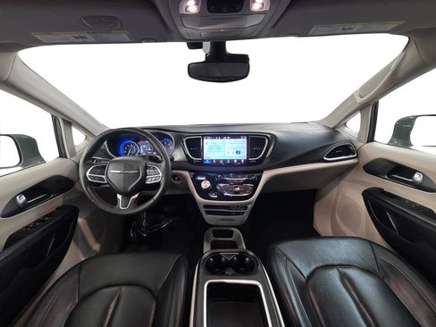 Used 2022 Chrysler Pacifica Touring-L FWD image 17