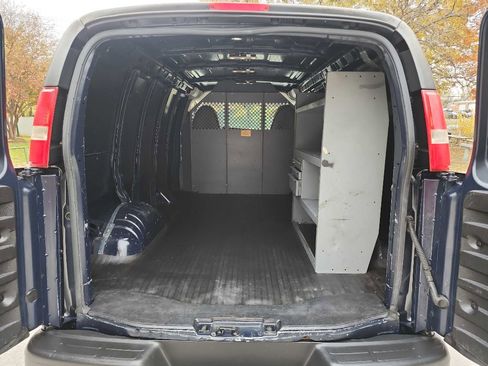 Used 2015 Chevrolet Express 2500 w/ Cold Climate Package image 21