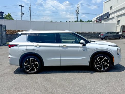Used 2023 Mitsubishi Outlander SEL AWD/4WD image 9