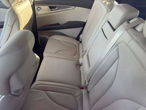 Used 2016 Lincoln MKX Reserve w/ Luxury Package image 9