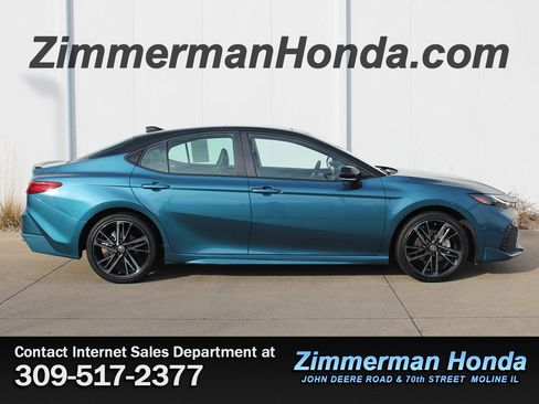 Used 2025 Toyota Camry XSE image 1