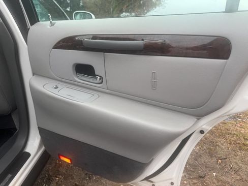 Used 1998 Lincoln Town Car Executive image 12