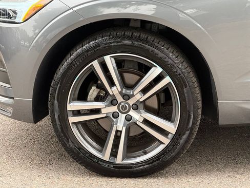Used 2021 Volvo XC60 T5 Momentum w/ Premium Package AWD/4WD image 5
