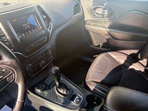 Used 2020 Jeep Cherokee Latitude Plus w/ Cold Weather Group image 6