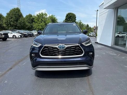 Used 2021 Toyota Highlander Platinum AWD/4WD image 2