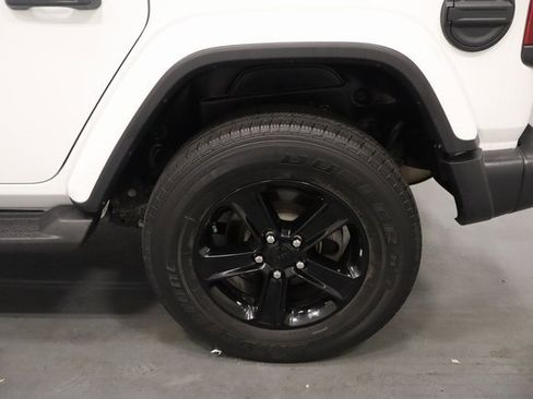 Used 2020 Jeep Wrangler Unlimited Sahara image 24