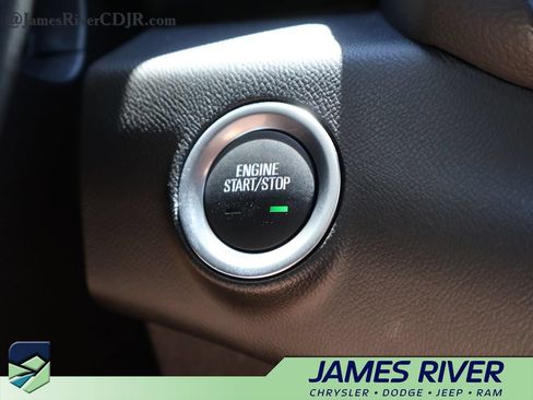 Used 2024 GMC Terrain SLE FWD image 30