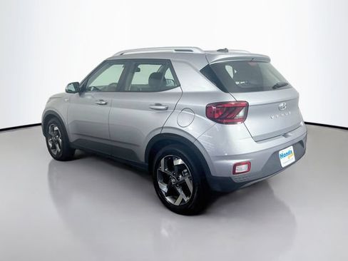 Used 2025 Hyundai Venue SEL FWD image 7