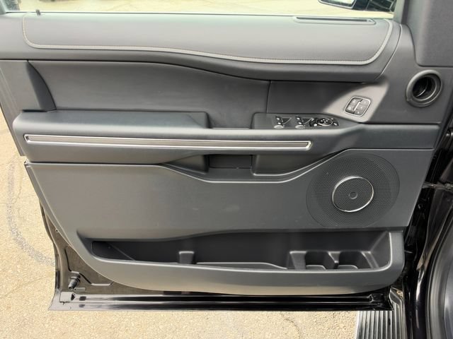 Used 2023 Ford Expedition XLT AWD/4WD image 24