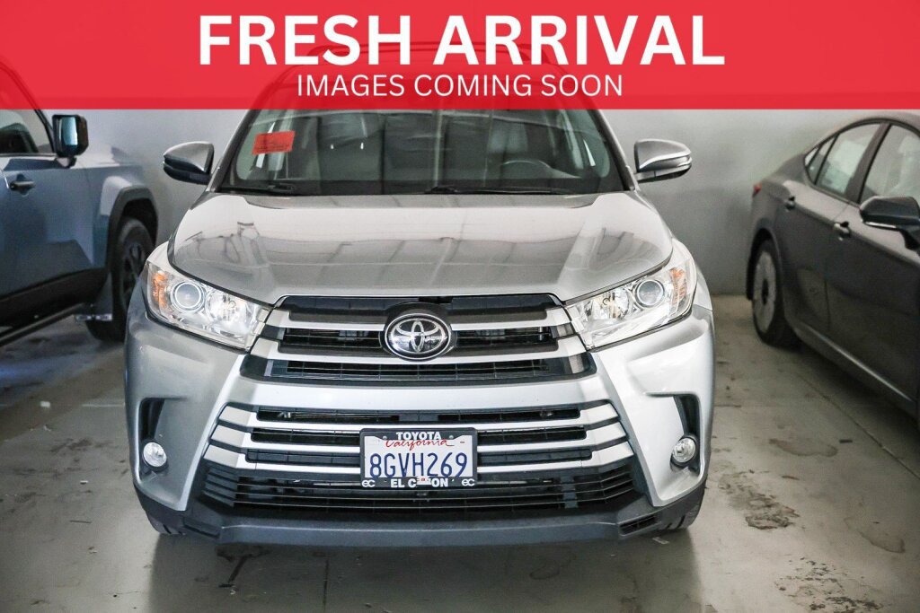 Used 2019 Toyota Highlander Plus FWD image 1