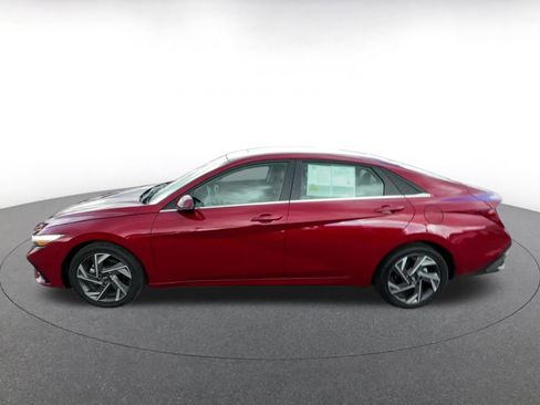 Used 2025 Hyundai Elantra Limited image 9