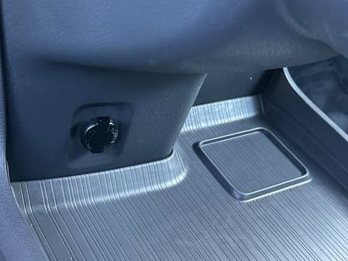 Used 2023 Toyota Sienna XLE image 37