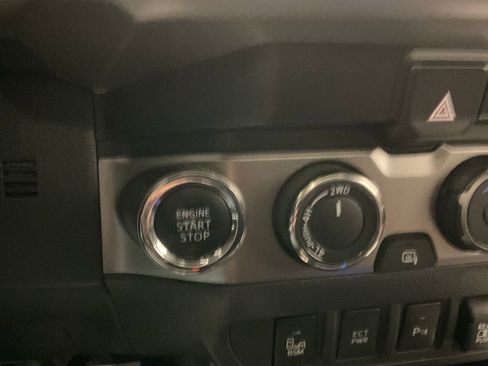 Used 2019 Toyota Tacoma Limited image 19