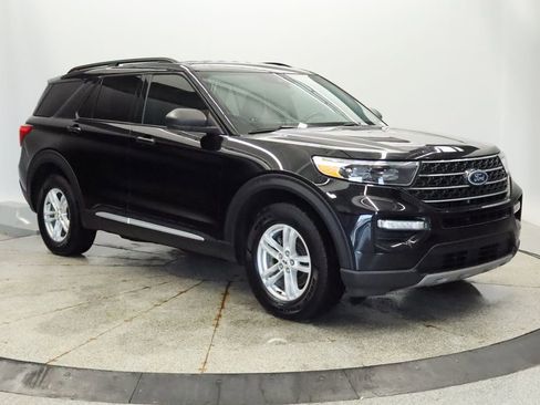 Used 2023 Ford Explorer XLT w/ Equipment Group 202A image 10