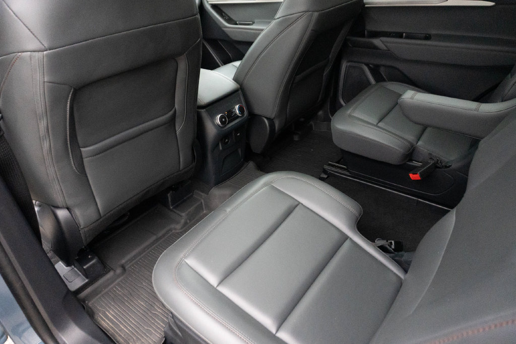 Used 2025 Ford Explorer Active w/ Active Comfort Package AWD/4WD image 21