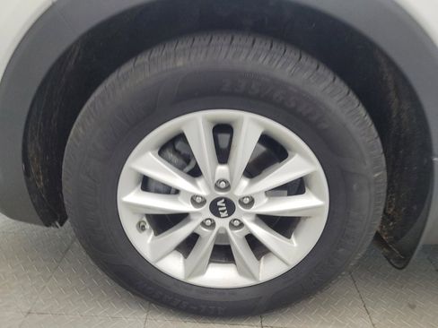 Used 2019 Kia Sorento AWD V6 image 31