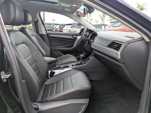 Used 2021 Volkswagen Jetta SE w/ SE Cold Weather Package image 20