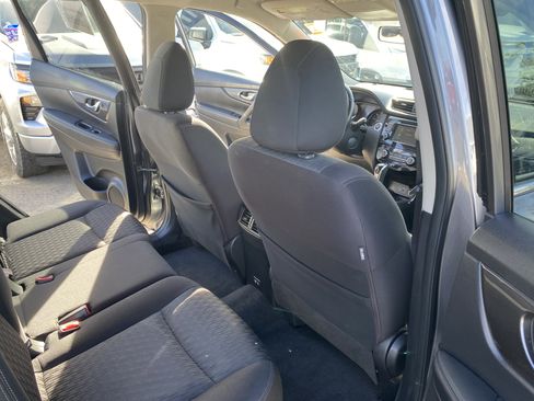 Used 2020 Nissan Rogue SV w/ Premium Package image 19