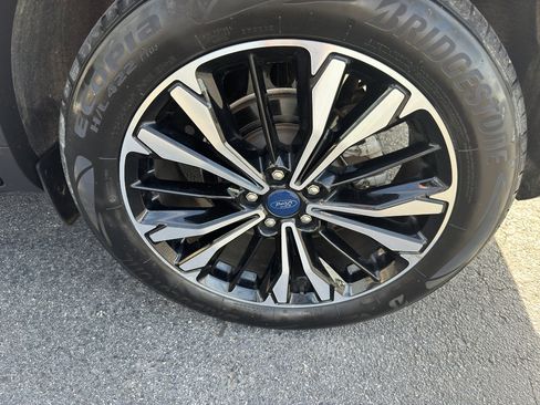 Used 2022 Ford Escape SE w/ SE Sport Appearance Package image 36