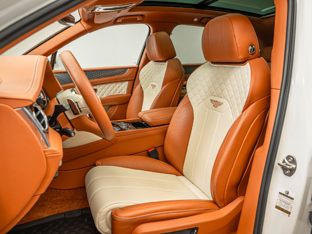 Used 2022 Bentley Bentayga AWD/4WD image 46