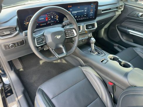 Used 2025 Ford Mustang GT Premium image 3