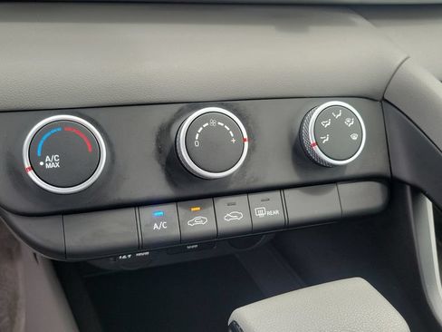 Used 2024 Hyundai Elantra SE FWD image 15