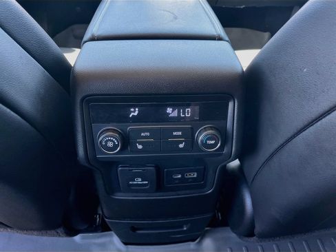Used 2023 GMC Acadia Denali w/ Denali Ultimate Package FWD image 27