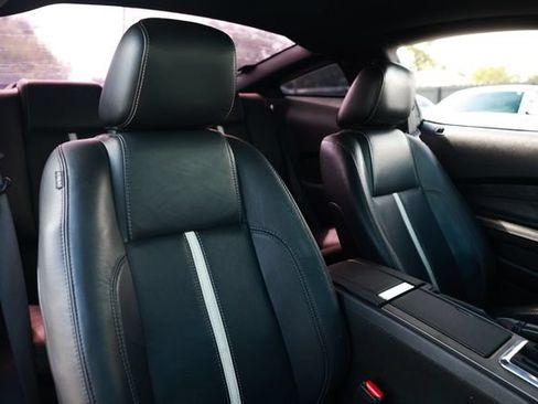 Used 2010 Ford Mustang GT Premium RWD image 19