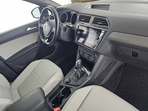 Used 2021 Volkswagen Tiguan SE R-Line image 11
