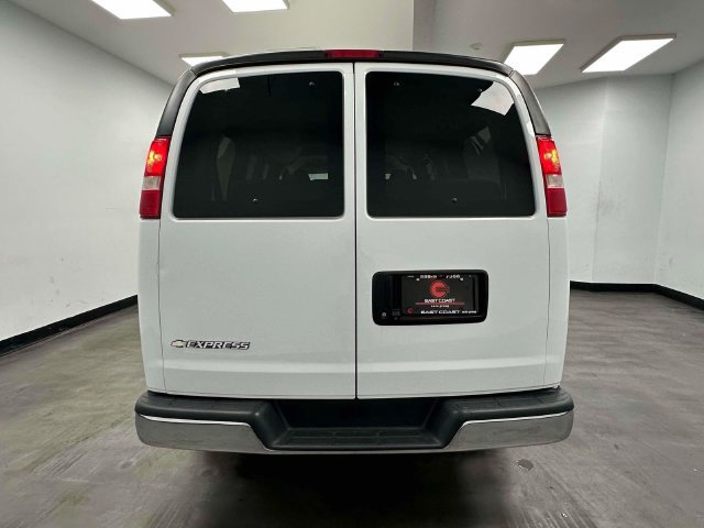Used 2018 Chevrolet Express 2500 LT w/ LT Preferred Equipment Group RWD image 9