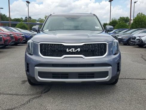 Used 2025 Kia Telluride EX w/ EX Captain's Chair Package AWD/4WD image 2
