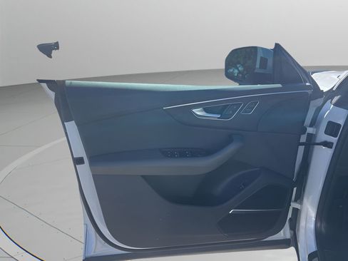 Used 2021 Audi Q8 Premium Plus w/ Premium Plus Package image 24