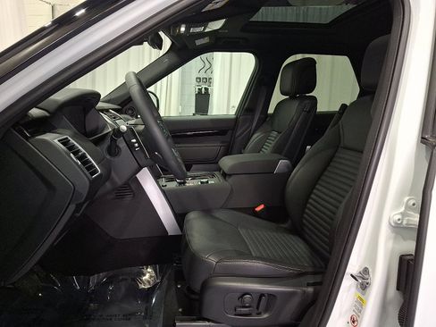 Certified 2025 Land Rover Discovery S image 13