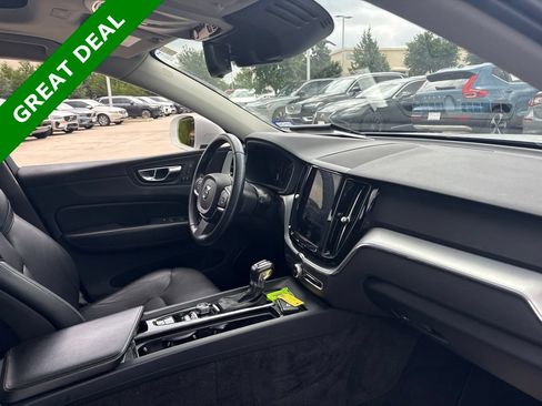 Used 2019 Volvo XC60 T5 Momentum w/ Premium Package FWD image 11