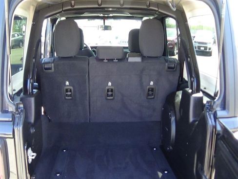 Used 2023 Jeep Wrangler Unlimited Sahara image 11