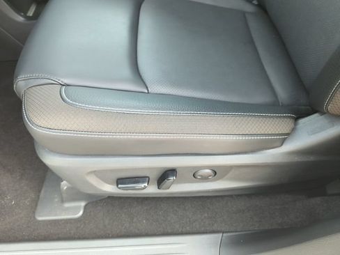 Certified 2026 Nissan Pathfinder SL w/ SL Premium Package FWD image 37