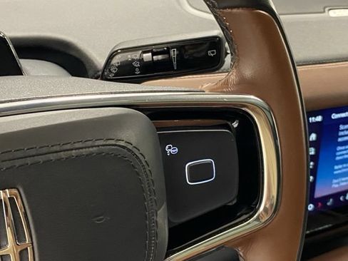 Certified 2025 Lincoln Navigator Reserve AWD/4WD image 37