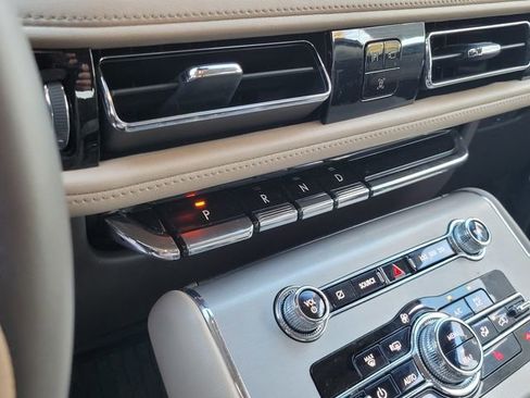 Certified 2023 Lincoln Aviator AWD w/ Premium Package image 23